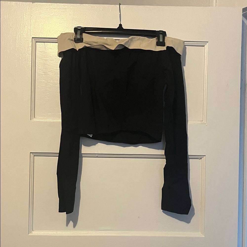 PrettyLittleThing Black and Cream Off-Shoulder Crop Top
